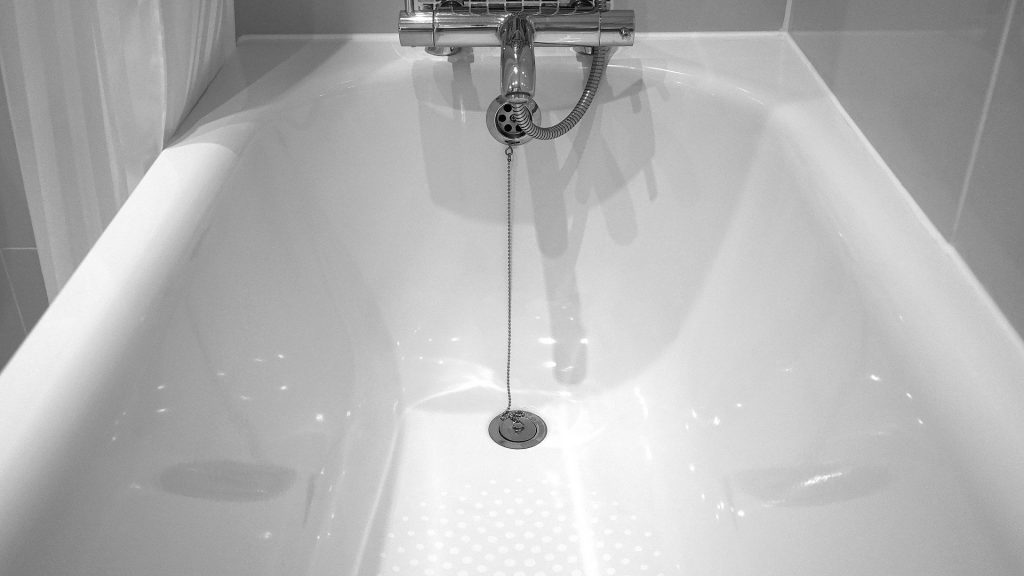 Installez un bouchon de vidange dans votre baignoire