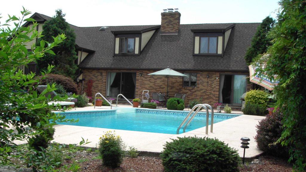 Comment conserver l'eau de votre piscine d'arrière-cour